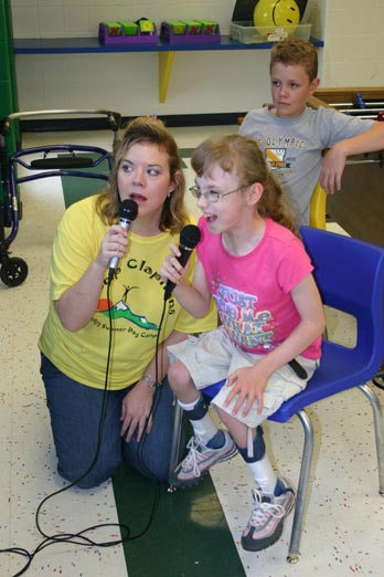 Chrissy & Ginney sing a duet