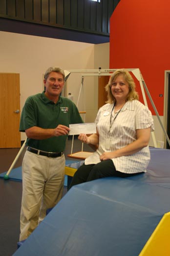 Uwe receiving donation check from Helen Hubble