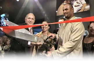 St. Louis Cardinals Albert Pujols (C) along with wife Deidre and Hanon  Management Group's Patrick Hanon, pose for a photograph after announcing  the partnership of a group that will open a resturant